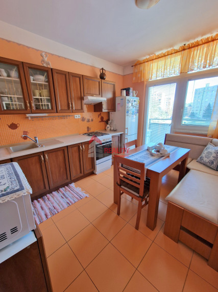 PREDANÉ - Predaj 4-izbového bytu s loggiou na sídl. Mier v SNV