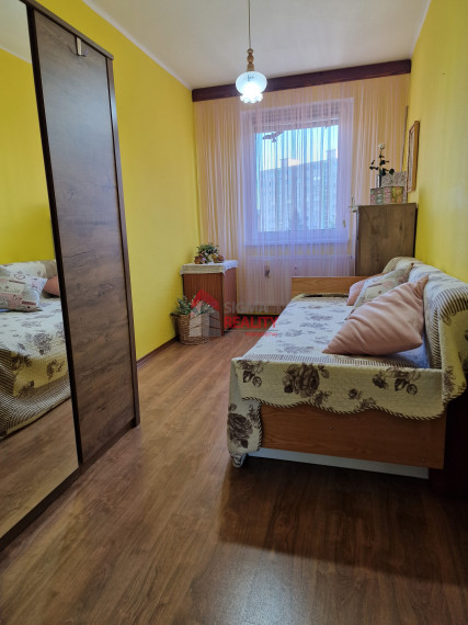 PREDANÉ - Predaj 4-izbového bytu s loggiou na sídl. Mier v SNV