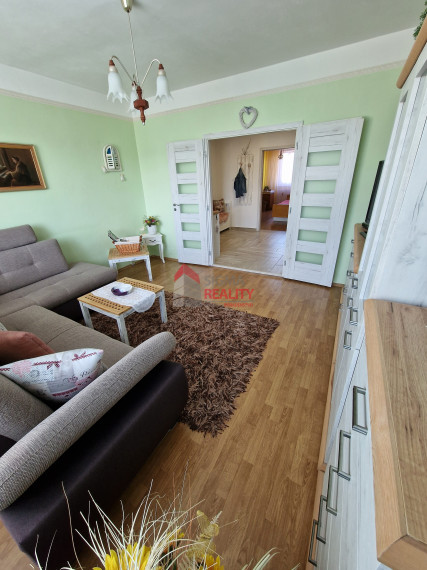 PREDANÉ - Predaj 4-izbového bytu s loggiou na sídl. Mier v SNV