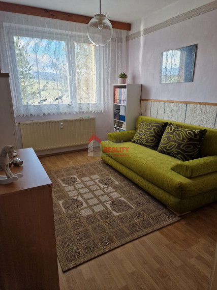 PREDANÉ - Predaj 4-izbového bytu s loggiou na sídl. Mier v SNV