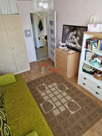 PREDANÉ - Predaj 4-izbového bytu s loggiou na sídl. Mier v SNV