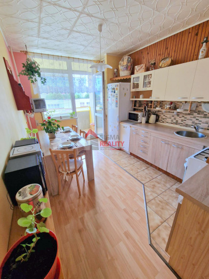 PREDANÉ - 3-izbový byt, LOGGIA, sídl. Západ I, Sp. Nová Ves