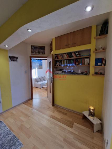 Predané - Predaj, atypický 1-izbový byt, Danišovce