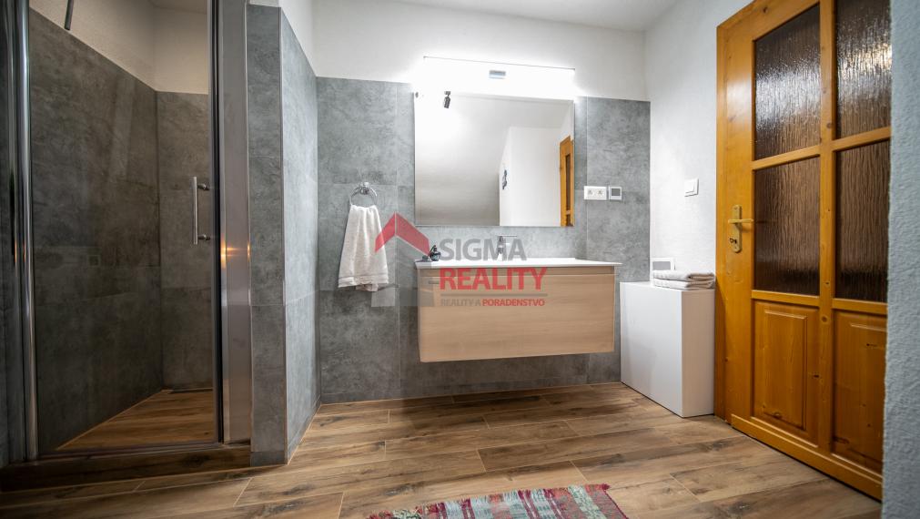 PREDANÉ -ZNÍŽENÁ CENA - EXKLUZÍVNE- ROD. DOM  Spišský Hrušov