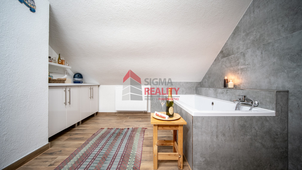 PREDANÉ -ZNÍŽENÁ CENA - EXKLUZÍVNE- ROD. DOM  Spišský Hrušov