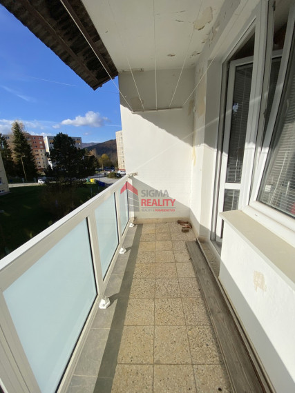 Znížená cena. 4-izbový byt s loggiou v Prakovciach