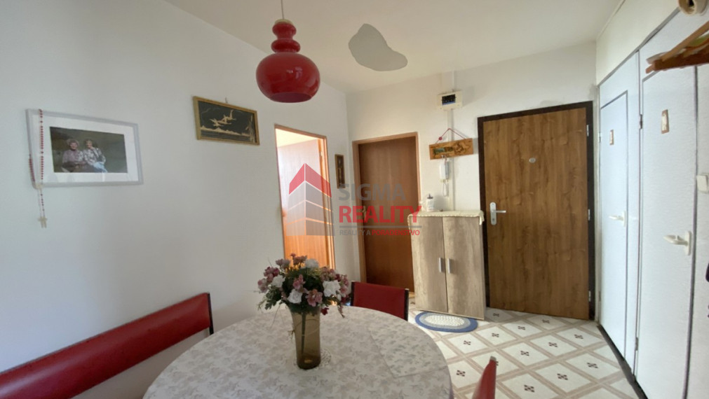 Znížená cena. 4-izbový byt s loggiou v Prakovciach