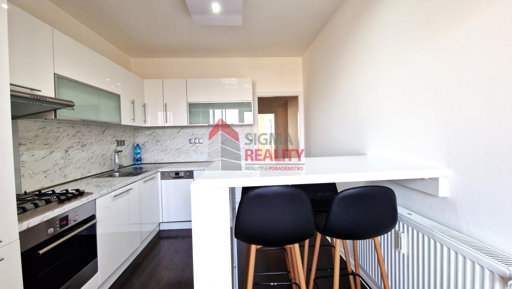 Prenájom 4-izbového bytu v Sp. Novej Vsi