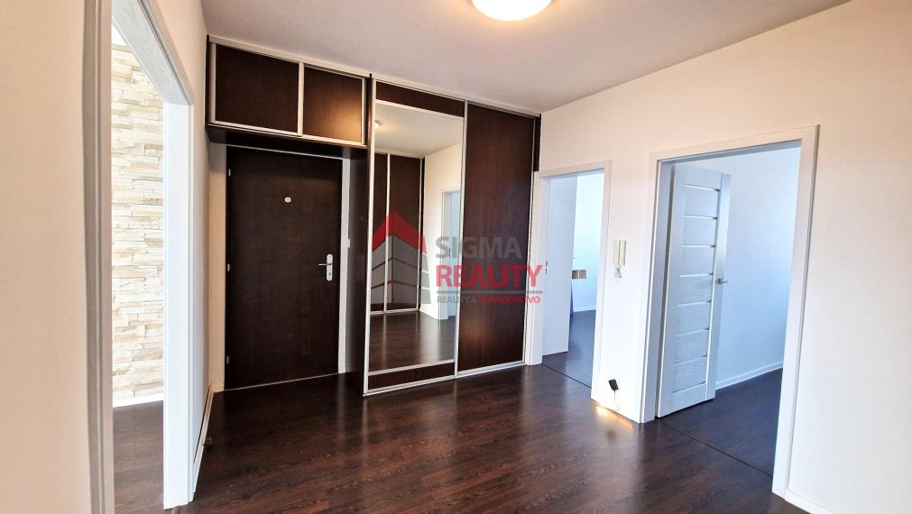 Prenájom 4-izbového bytu v Sp. Novej Vsi