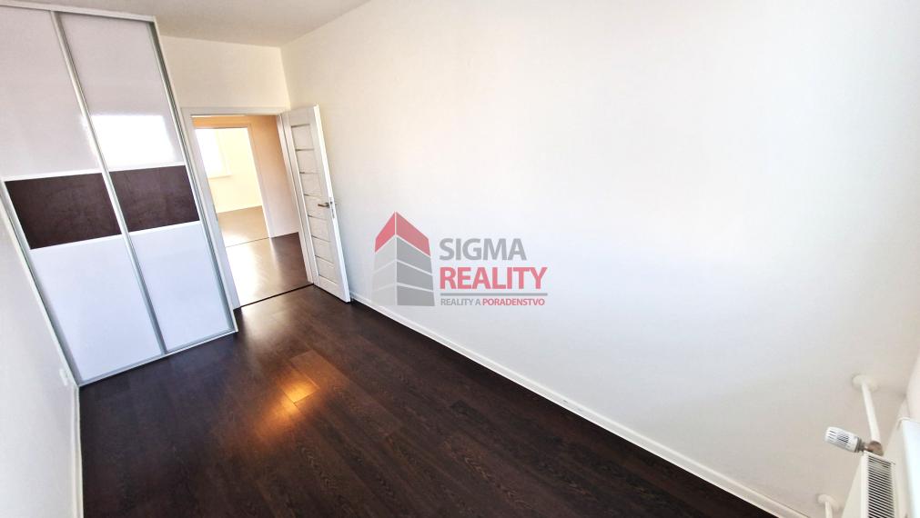 Prenájom 4-izbového bytu v Sp. Novej Vsi