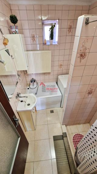 Dva svety pod jednou strechou v obci Slatvina