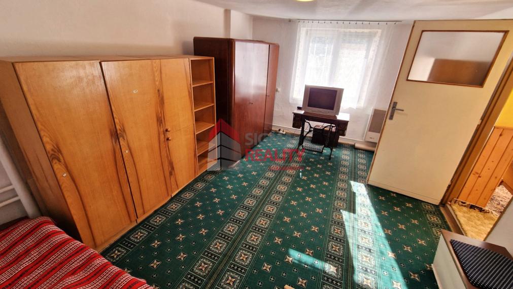 Dva svety pod jednou strechou v obci Slatvina