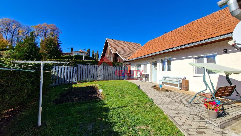 Dva svety pod jednou strechou v obci Slatvina