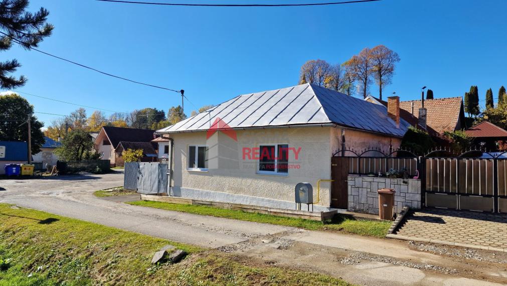 Dva svety pod jednou strechou v obci Slatvina