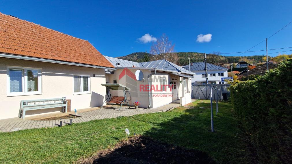 Dva svety pod jednou strechou v obci Slatvina