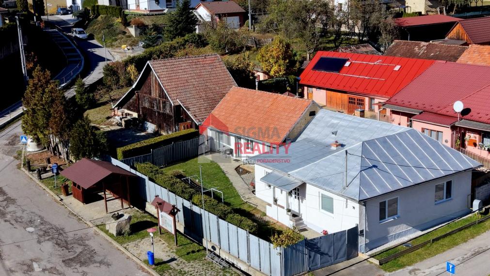 Dva svety pod jednou strechou v obci Slatvina