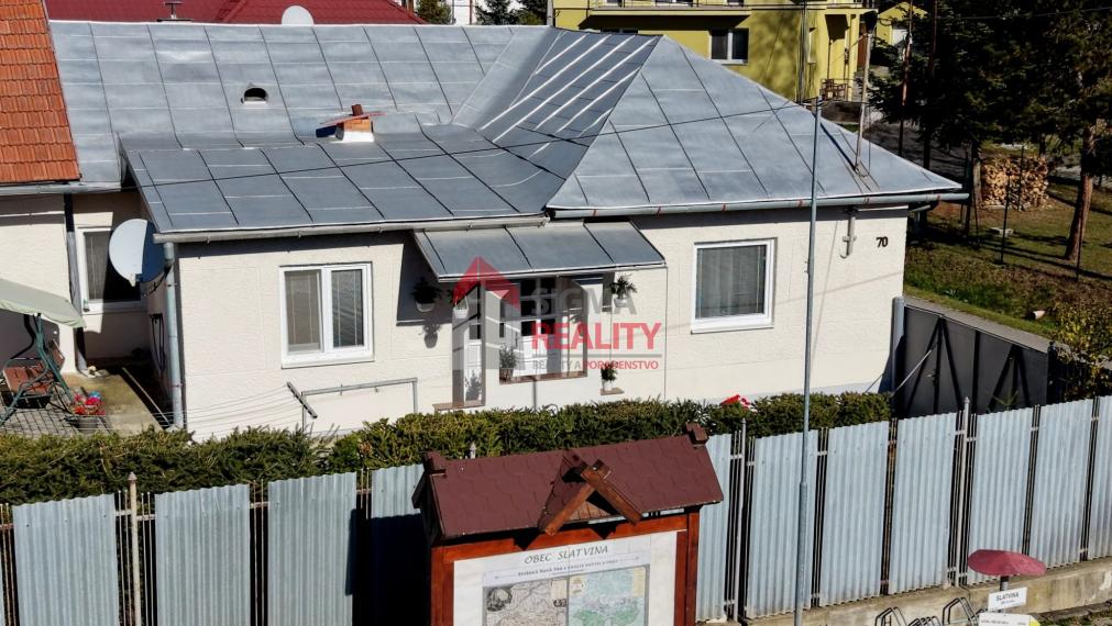 Dva svety pod jednou strechou v obci Slatvina
