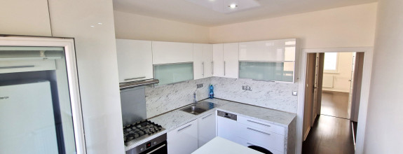 Prenájom 4-izbového bytu v Sp. Novej Vsi