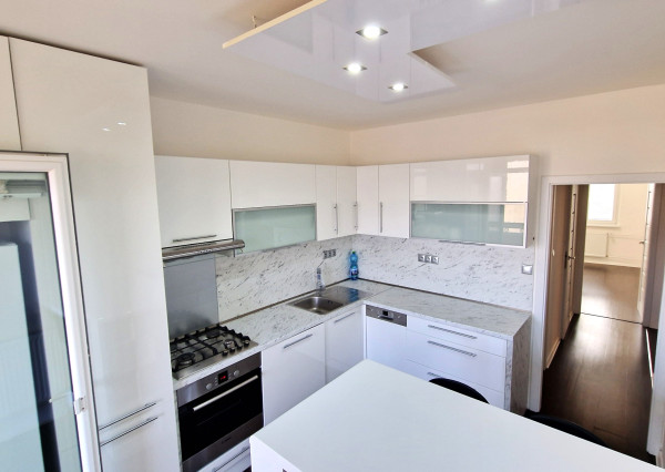 Prenájom 4-izbového bytu v Sp. Novej Vsi